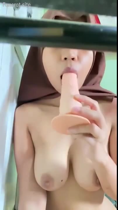 Bokep Indo Jilbab ABG SMA Sange Pamer Body Mulus