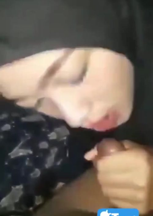 Cewek Hijab Hitam Lagi Sange Hisap Kontol Ayang