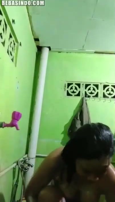 Bokep Indo Pacar Sakit Hati Malah Nyebarin Video Ceweknya Lagi Mandi