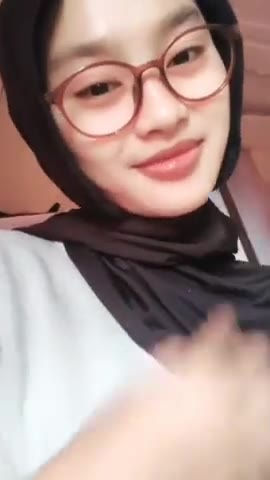 Hijaber Cantik Sange Sambil Gigit Jari